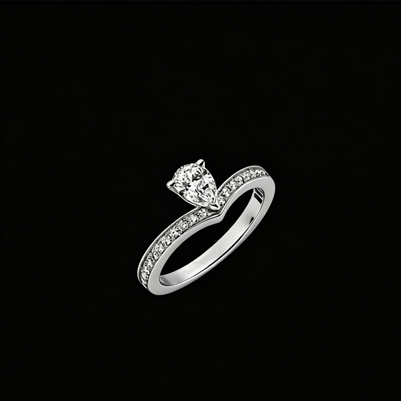 The Joséphine Tiara Ring | 18K Solid White Gold Solitaire Pear-Cut Lab Diamond Chevron Band
